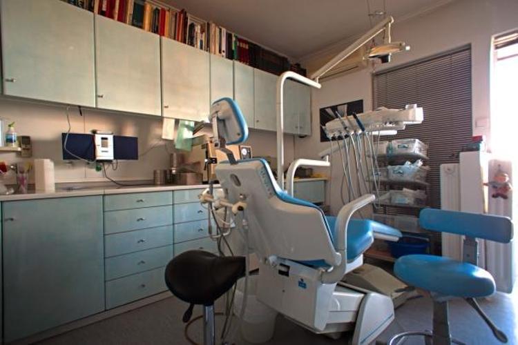Χειρουργός Οδοντίατρος-Θησείο Αθήνα-Βουτσινάς Γεώργιος-doctors4y.gr