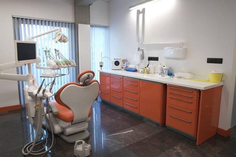 Χειρουργός Οδοντίατρος-Νέο Ψυχικό Αττική-Γκανά Δήμητρα-Εμφυτεύματα-Περιοδοντολογία-Προσθετική-Επανορθωτική-Αισθητική Οδοντιατρική-Λεύκανση Δοντιών-Οορθοδοντική-Παιδοδοντία-Προληπτική Οδοντιατρική-doctors4u.gr