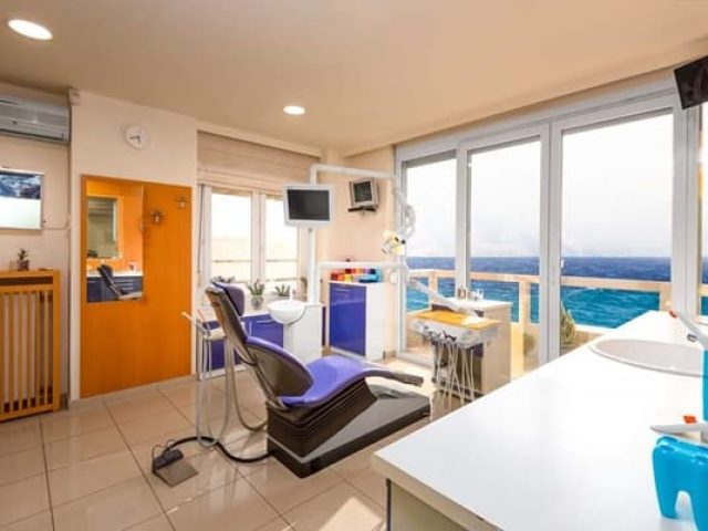 SURGEON-DENTIST RHODES | GLYNOS GEORGIOS