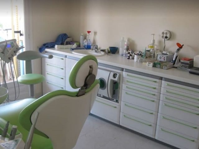 ΧΕΙΡΟΥΡΓΟΣ-ΟΔΟΝΤΙΑΤΡΟΣ ΑΧΑΡΑΒΗ ΚΕΡΚΥΡΑ | ΠΕΒΕΡΑΤΟΣ ΣΠΥΡΙΔΩΝ