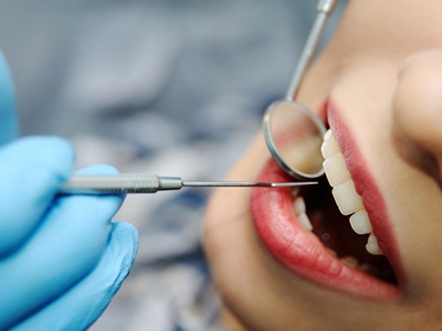 ΧΕΙΡΟΥΡΓΟΣ ΟΔΟΝΤΙΑΤΡΟΣ ΑΘΗΝΑ ΚΕΝΤΡΟ | ΤΡΑΓΟΥΔΑΡΑΣ ΑΘΑΝΑΣΙΟΣ