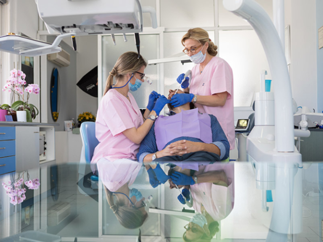 ΧΕΙΡΟΥΡΓΟΣ ΟΔΟΝΤΙΑΤΡΟΣ-ΕΜΦΥΤΕΥΜΑΤΟΛΟΓΟΣ ΠΟΡΤΟ ΡΑΦΤΗ | ΔΡΕΤΤΑ ΑΘΗΝΑ