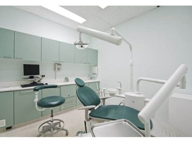 ΧΕΙΡΟΥΡΓΟΣ ΟΔΟΝΤΙΑΤΡΟΣ ΧΟΛΑΡΓΟΣ ΚΩΣΤΟΠΟΥΛΟΥ ΙΩΑΝΝΑ