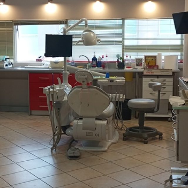 Χειρουργός Οδοντίατρος Λουτράκι Κορινθίας | Lake Dental LTD